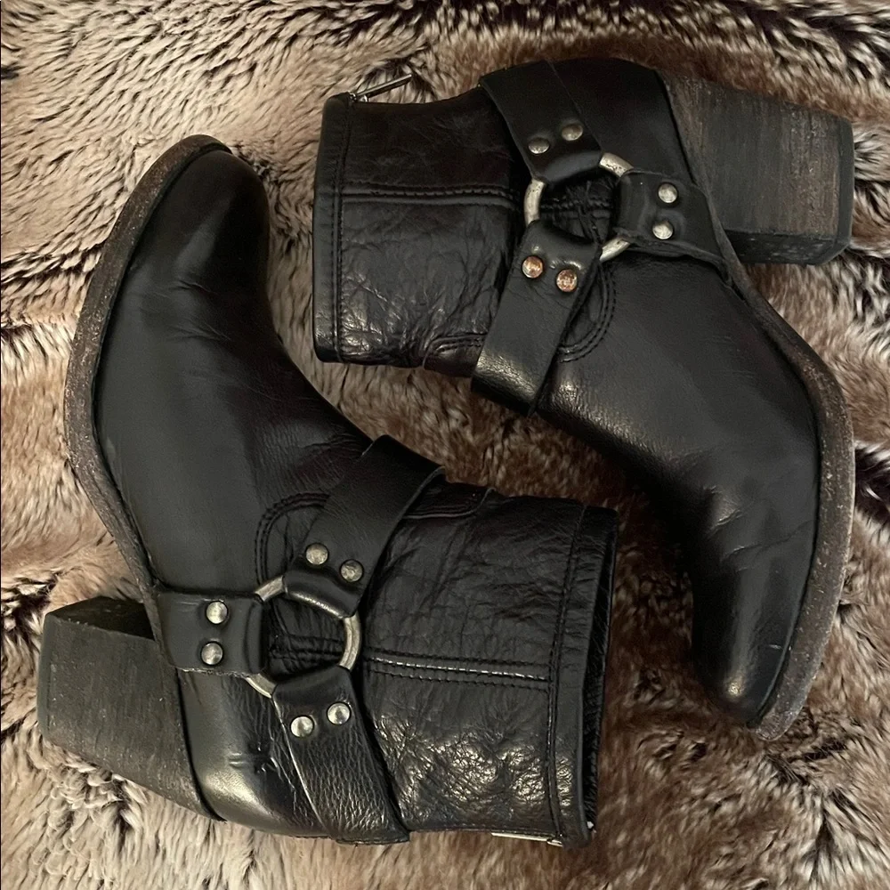 Frye Tabitha Harness Short Block-Heel Booties size 5.5